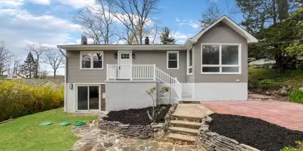 524 Lakeside Ave