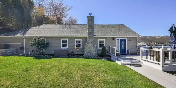 373 Lakeside Blvd