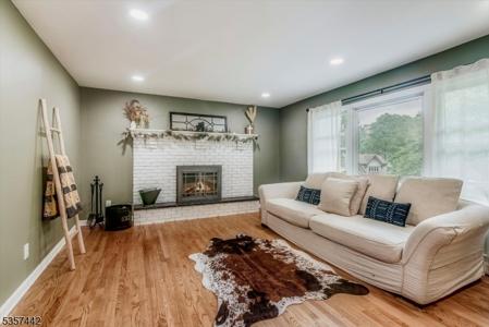 14 Cardinal Dr
