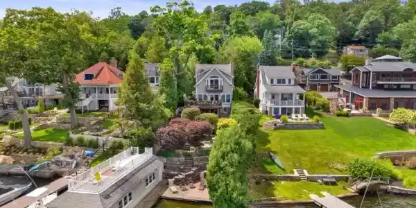 257 Lakeside Blvd