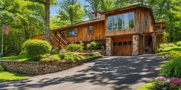 543 Lakeside Ave