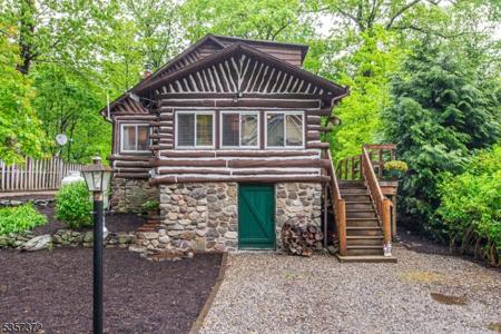 51 Dogwood Ln