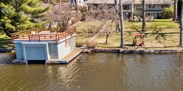 77 Yacht Club Dr