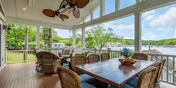 423 Lakeside Blvd