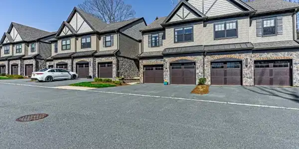105 Mariners Pointe