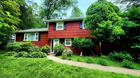 30 Lake Dr