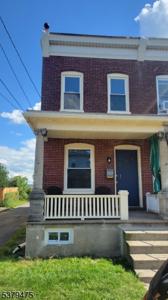 244 Irwin St
