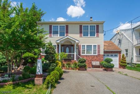 445 Lakeside Ave