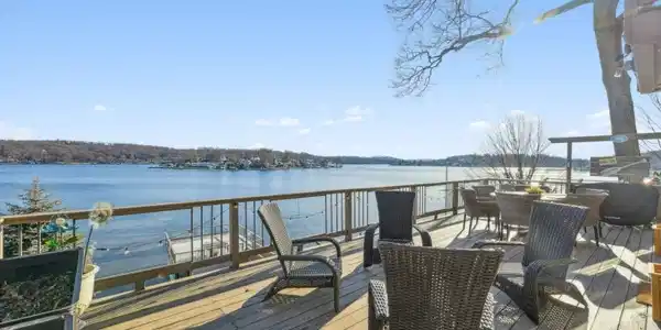 251 Lakeside Blvd