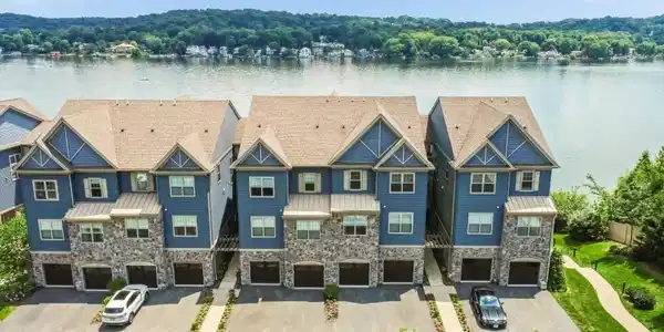 404 Mariners Pointe