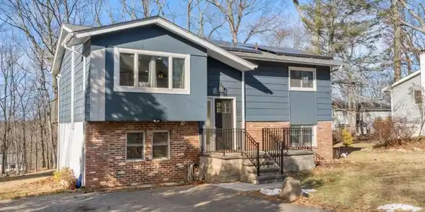 12 Hobart Trl