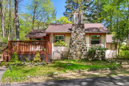 84 Lee Hill Rd