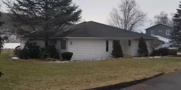 12 Lorettacong Dr