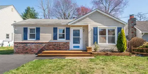 10 Cypress Rd