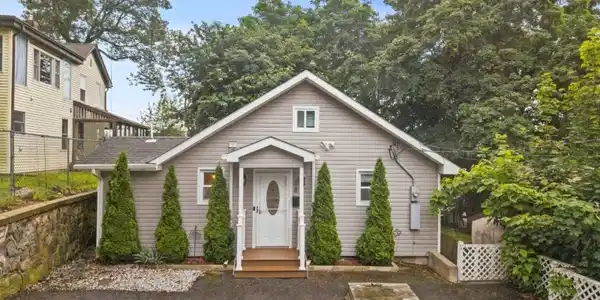 18 Lee Ave