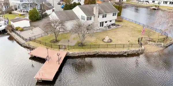 8 Brights Point Rd