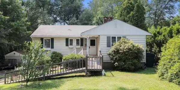 17 Crescent Dr