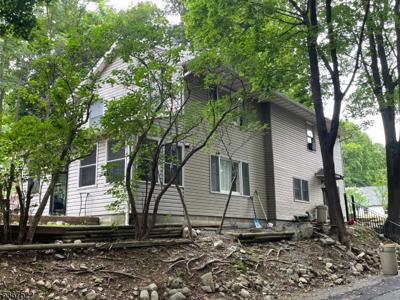8 Hillside Ave