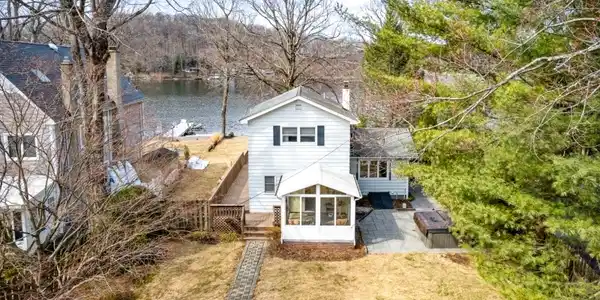 31 Silver Springs Dr