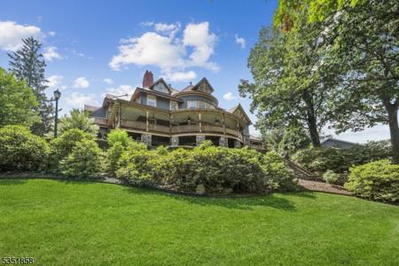 33 Edgemere Ave