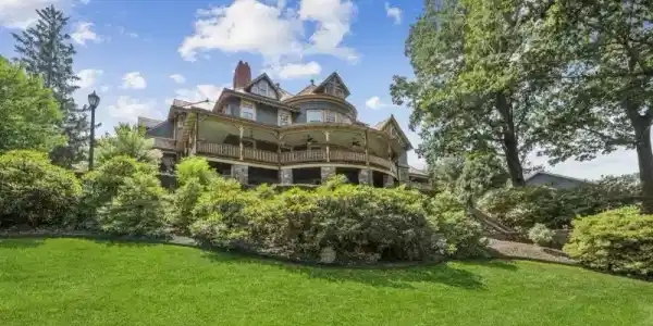 33 Edgemere Ave