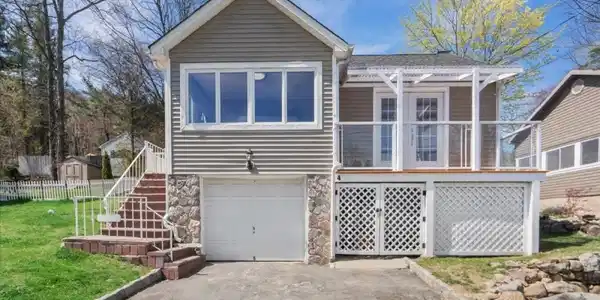 4 Shore Rd