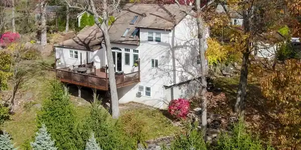 17 Abbott Dr