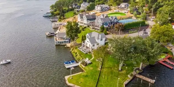 2 Pickerel Point Dr