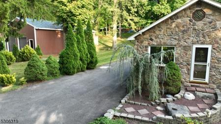 4 Davidson Ln