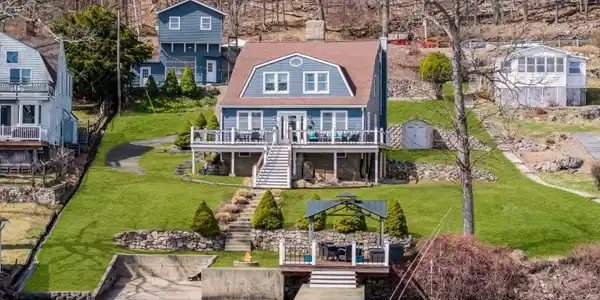 301 Lakeside Blvd