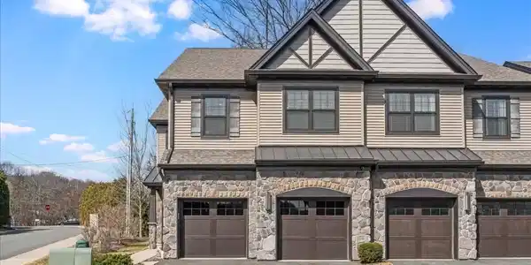 101 Mariners Pointe