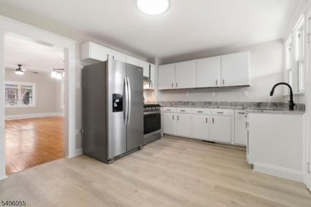 233 Irwin St