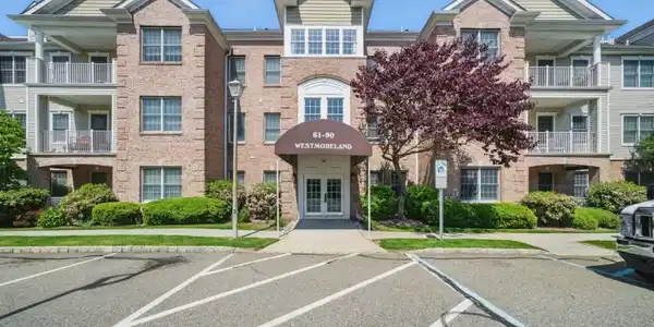 63 Ridgeview Ln