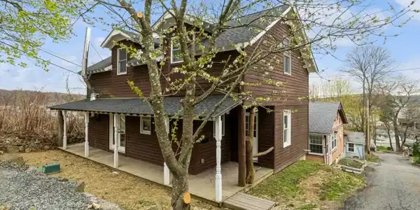 10 Lee Ave