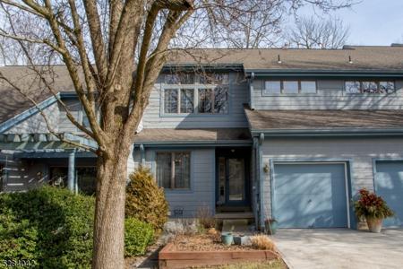 2 Woodstream Ct