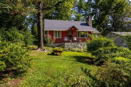 106 Spruce Ln