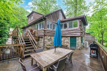 51 Dogwood Ln