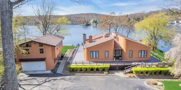 128 Chincopee Rd