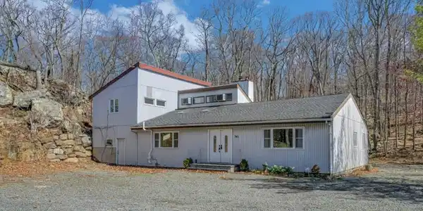 341 Lakeside Ave