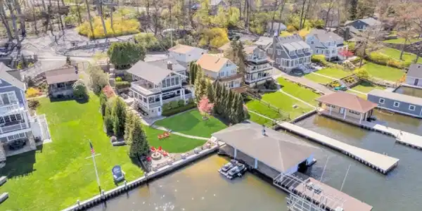 345 Lakeside Blvd