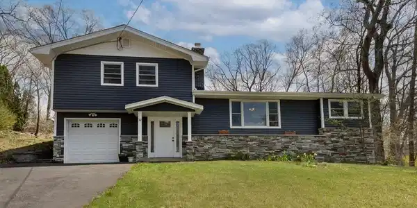 32 Woodlawn Ter