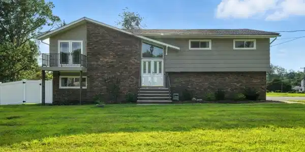 31 Crescent Dr