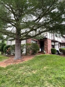 2 Leicester Ln