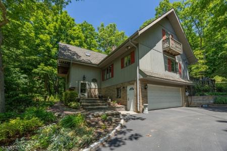 1150 Lakeside Dr E
