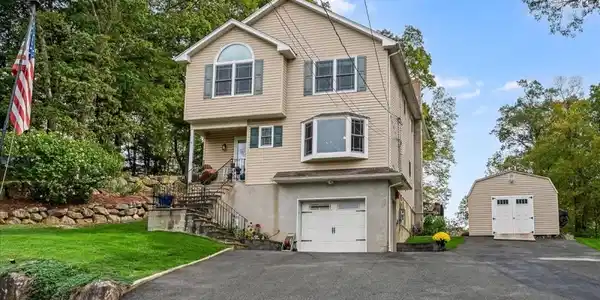 90 Salmon Rd