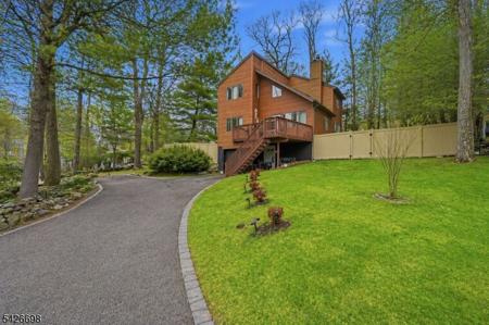 30 Eatontown Rd