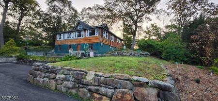 99 Lindys Dr