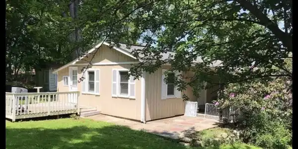 24 Holiday Dr