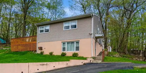12 Bayview Ave