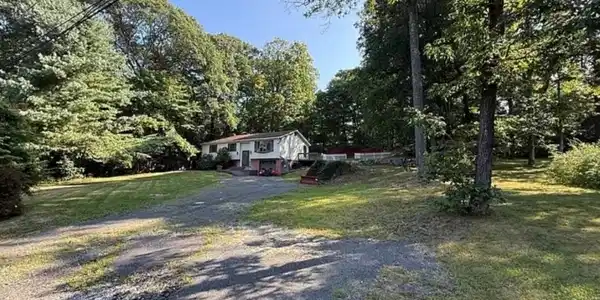 8 Abbott Dr
